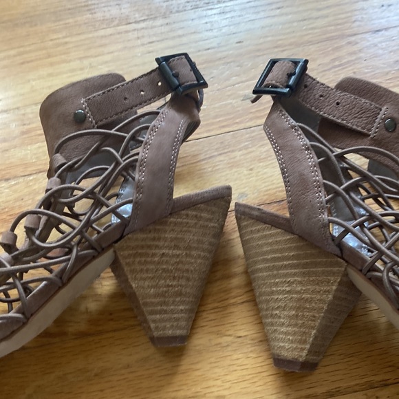 Vince Camuto Heels - Picture 7 of 9